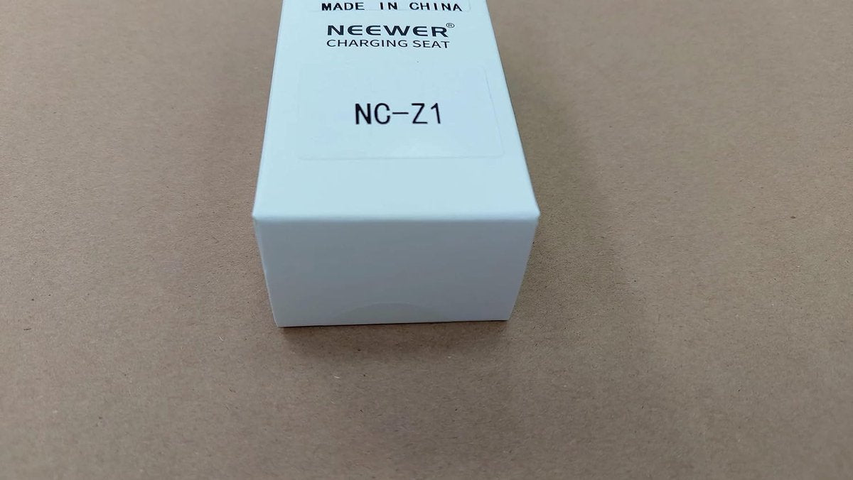 411 Neewer® c - Chargeur de batterie USB pour batterie Li-ion Z1 Speedlite 7,4 V/ 2600 mAh - Chargeur USB Type C avec entrée 5 V / Sortie 8,4 V et câble de charge pour NEEWER Z1-C, Z1- S, Z1-N TTL à tête ronde Flash Speedlite