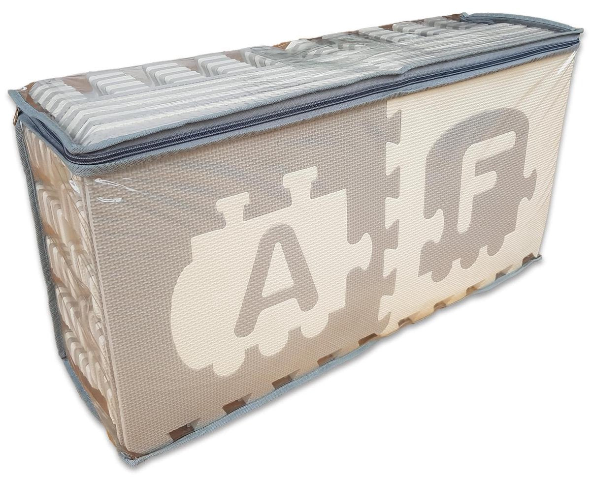 ABC / 123 Tapis de jeu mini-train en mousse gris / beige. 122 Delig. Trains amovibles, lettres et chiffres ABC inclus. Bords de finition intégrés et sac de rangement pratique. Dimensions totales du tapis de jeu 180x180x1cm